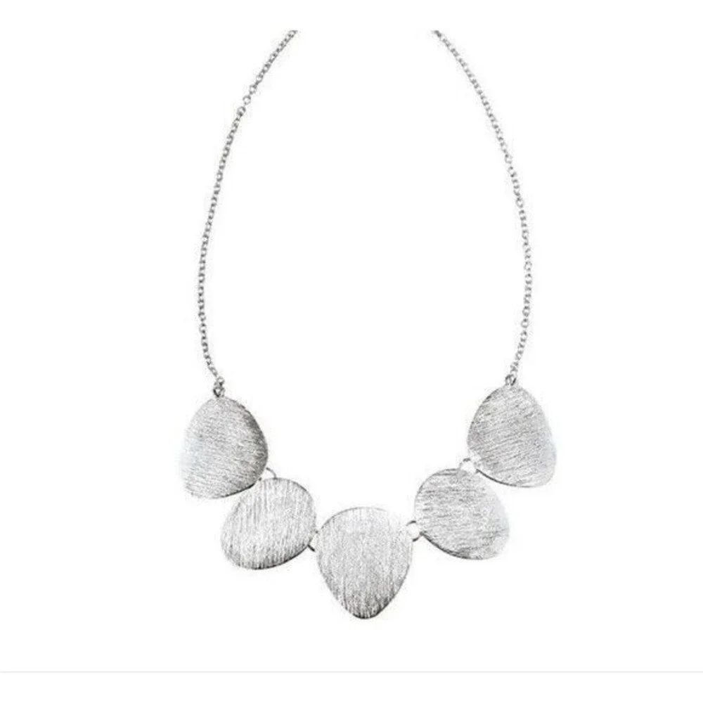 AVON PERFECT HORIZON NECKLACE 